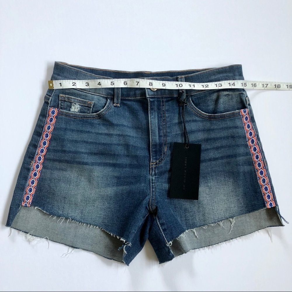 SP BLACK LABEL Raw Step Hem Denim Shorts! Size 29. - Picture 4 of 7